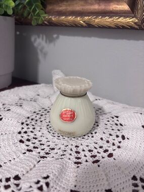 Vintage Yardley Bon Street Milk Glass Sachet Jar